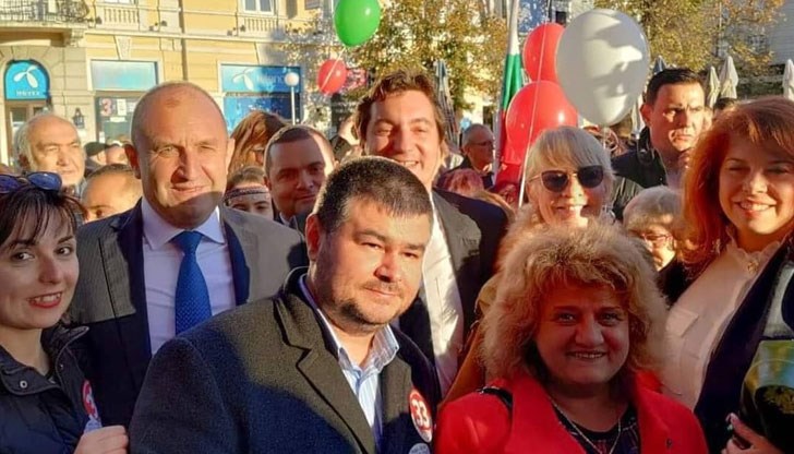 Кандидат-президентската двойка Радев - Йотова закри кампанията си именно в крайдунавския град, където призова да се гласува за водача на листата Крум Зарков