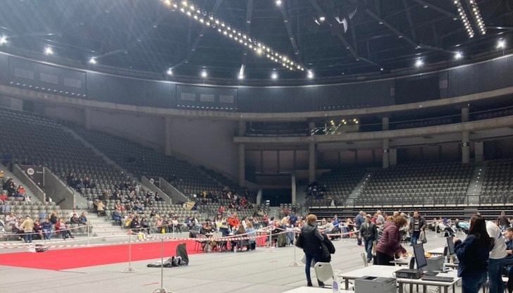 На второ място е коалицията "ГЕРБ-СДС" с 19,41 процента, а на трето - "Има такъв народ" с 13,23 на сто от вота на гласоподавателите На второ място е коалицията "ГЕРБ-СДС" с 19,41 процента, а на трето - "Има такъв народ" с 13,23 на сто от вота на гласоподавателите