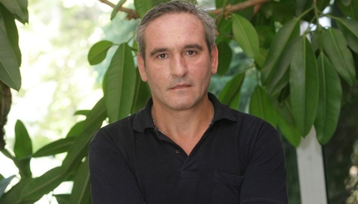 Доц. Радосвет Горнев е настанен в отделението по лицево-челюстна хирургия на болница "Света Анна" Доц. Радосвет Горнев е настанен в отделението по лицево-челюстна хирургия на болница "Света Анна"