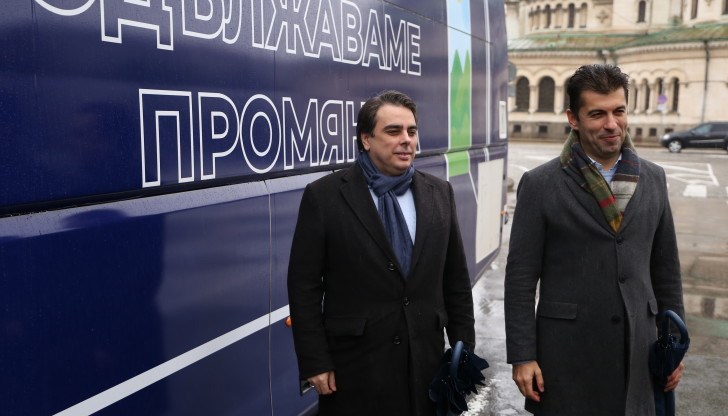 България може да поеме по пътя на промяната (която според някои вече е започнала), да се върне назад или да продължи да тъпче на място България може да поеме по пътя на промяната (която според някои вече е започнала), да се върне назад или да продължи да тъпче на място