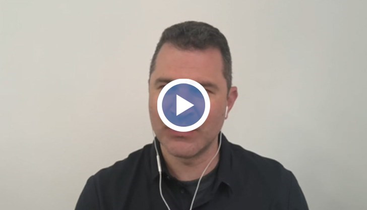 Хората не говорят за политика, но в деня на изборите идват все повече и повече желаещи да гласуват, разказа Явор Константинов