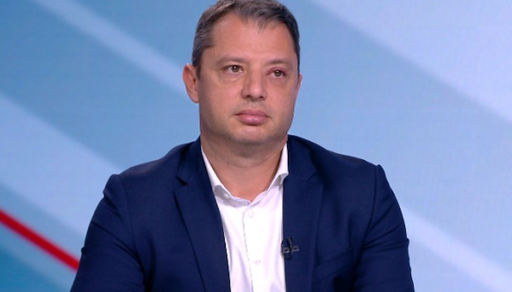 Добрев не е бил заместник министър, не е бил министър, не е бил шеф на енергийната комисия, не е бил кадровик на ГЕРБ в енергетиката и масонски вожд. Изобщо сега се връща принц на бял кон