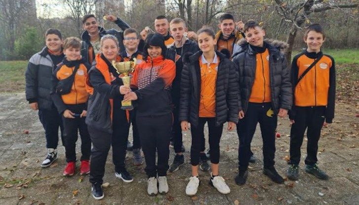 В турнира се включиха млади тежкоатлети от четири града