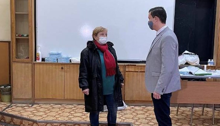 Машината в Басарбово пък нямала връзка с четеца за карти