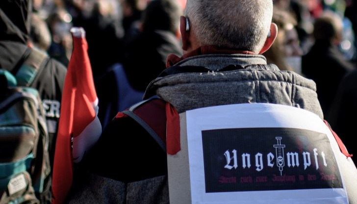 Смята се също, че практиката е широко разпространена в Австрия и Германия, като според съобщенията някои родители антиваксъри включват и децата си Смята се също, че практиката е широко разпространена в Австрия и Германия, като според съобщенията някои родители антиваксъри включват и децата си