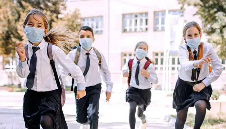 Министърът на образованието не знае кога ще връща големите ученици в клас Министърът на образованието не знае кога ще връща големите ученици в клас