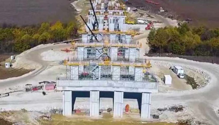 25 милиона лева от парите за Автомагистрала “Хемус” са получени на каса от двама души 25 милиона лева от парите за Автомагистрала “Хемус” са получени на каса от двама души