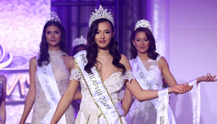 Призът "Мис България 2021" бе връчен на Сара Младенова
