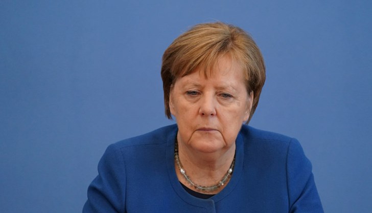 Девет души ще работят в кабинета на Ангела Меркел, след като тя напусне поста на германски канцлер