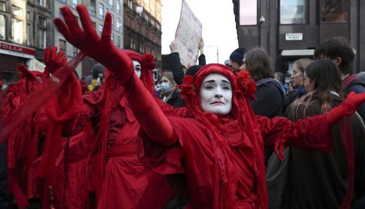 Протестиращите обвиниха компаниите за кризата с климата Протестиращите обвиниха компаниите за кризата с климата
