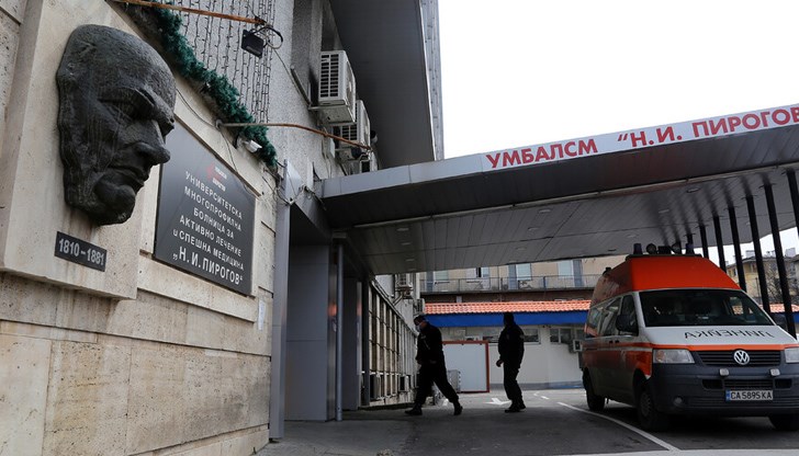 Всички оцелели след жестоката катастрофа на АМ „Струма” - момиче на 17 години и шестима възрастни, са настанени в „Пирогов” Всички оцелели след жестоката катастрофа на АМ „Струма” - момиче на 17 години и шестима възрастни, са настанени в „Пирогов”