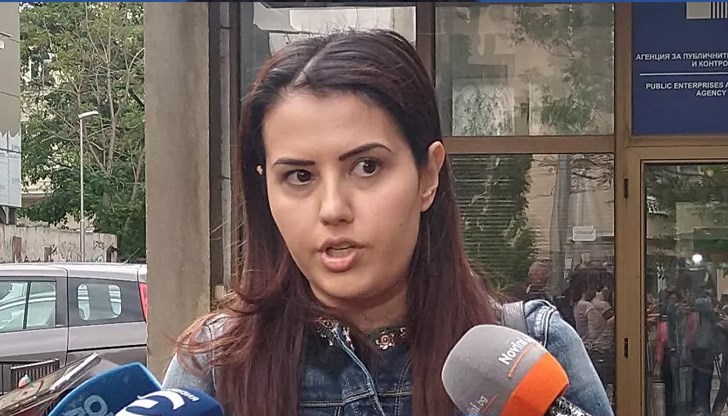 Станалата нарицателна за "калинка" Десислава Трифонова отново е претендент за политически пост Станалата нарицателна за "калинка" Десислава Трифонова отново е претендент за политически пост