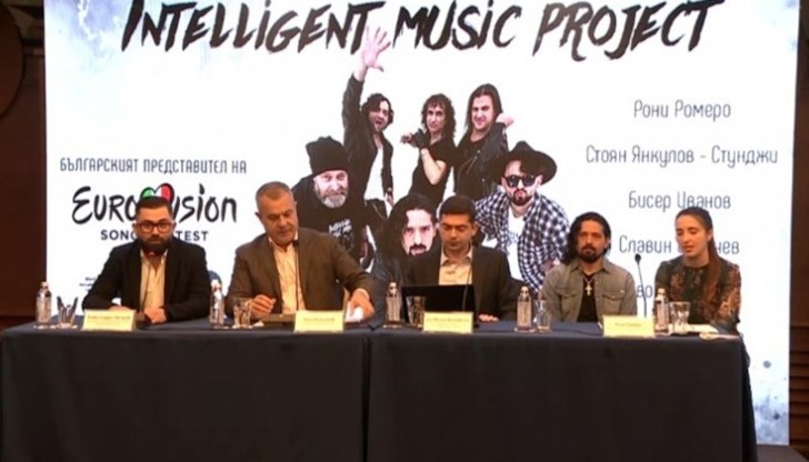 В групата участва и Стоян Янкулов-Стунджи, който има зад гърба си още две участия в международния конкурс