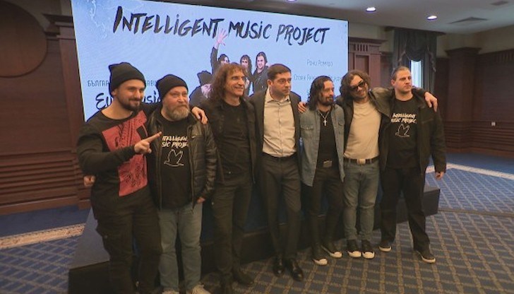 Песента е готова, остава да бъде заснет клип към нея. Организаторите обаче все още пазят в тайна парчето Песента е готова, остава да бъде заснет клип към нея. Организаторите обаче все още пазят в тайна парчето