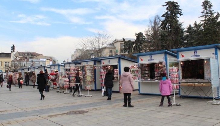 Търговците могат да кандидатстват до 22 ноември за безвъзмездно наемане на павилиони Търговците могат да кандидатстват до 22 ноември за безвъзмездно наемане на павилиони