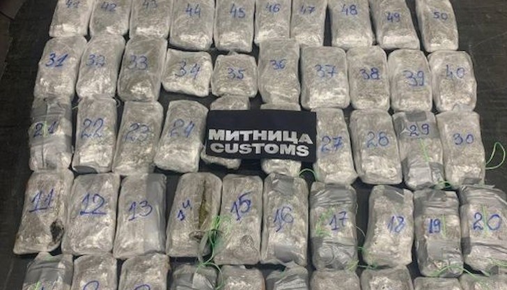 Водачът на автомобила е гражданин на Република Косово, със статут на пребиваващ в Румъния Водачът на автомобила е гражданин на Република Косово, със статут на пребиваващ в Румъния