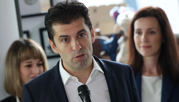 Сред тях има малко разпознаваеми лица в национален мащаб като лидерите Кирил Петков и Асен Василев, Ицо Хазарта Сред тях има малко разпознаваеми лица в национален мащаб като лидерите Кирил Петков и Асен Василев, Ицо Хазарта