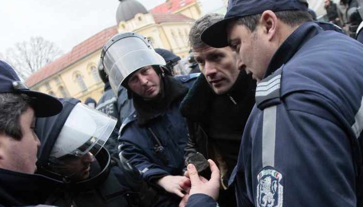 По искане на Софийската градска прокуратура Расате е заведен при следовател, за да му бъде повдигнато обвинение По искане на Софийската градска прокуратура Расате е заведен при следовател, за да му бъде повдигнато обвинение