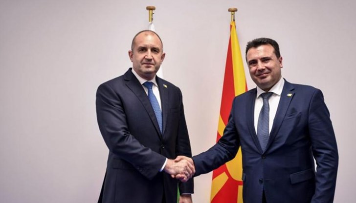 Македонският премиер Зоран Заев честити победата на кандидата за втори президентски мандат на България Румен Радев