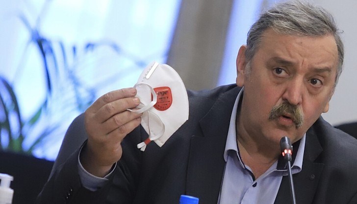 За съжаление в момента 113 000 души са активно болни. Това никога не е било, заяви експертът