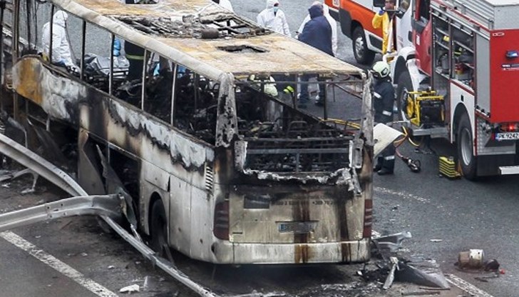 След като 45 човешки истории бяха изпепелени, останаха надеждите единствено на онези - чиито очи гледаха към болницата