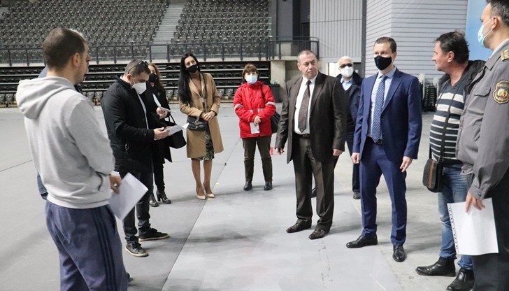 Залата ще бъде на разположение за нуждите на Районната избирателна комисия до отчитане на резултатите, т.е. до окончателното приключване на всички изборни мероприятия