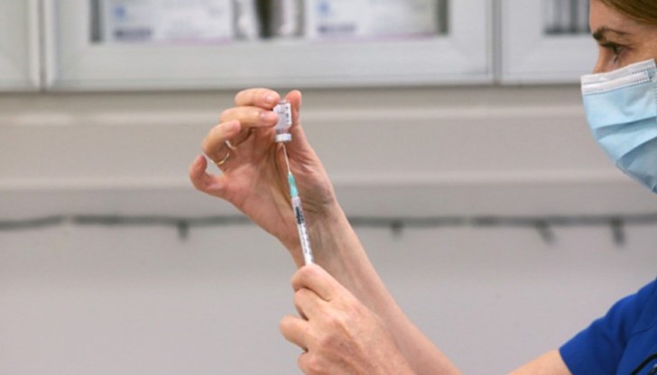 Компаниите Pfizer и BioNTech ще търсят разрешение на доза от 30 микрограма за лица над 12 години