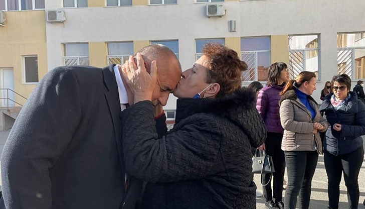 Ако продължим така след година Буда ще събира избирателите се на по филия с мас и парче торта "сахер" в зайчарника