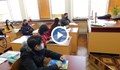 Близо 60% от учениците се връщат в клас от утре