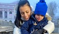 Ралица Паскалева заведе сина си на ледената пързалка в Русе
