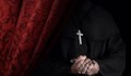 Арестуваха двама свещеници в Гърция за системно изнасилване на младеж