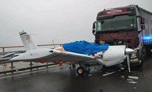 Самолет за заби в ТИР на магистрала в Германия
