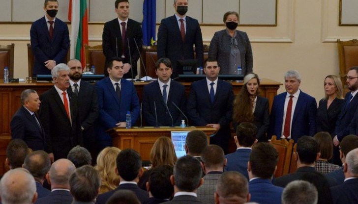 Шестима от тях са в групата на "Продължаваме промяната", четирима в тази на "БСП за България", един в "Има такъв народ" и един в "Демократична България"