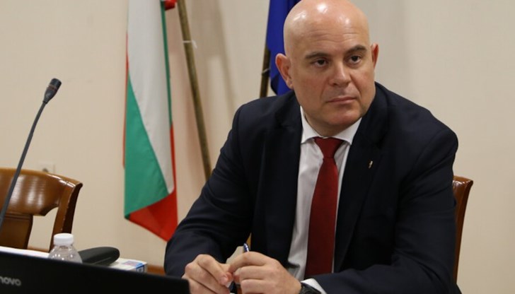 Налице е реална опасност за върховенството на правото и основни демократични ценности, които споделя европейското семейство, заяви главният прокурор Налице е реална опасност за върховенството на правото и основни демократични ценности, които споделя европейското семейство, заяви главният прокурор