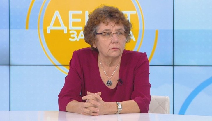 При менингококовия менингит заболяването се развива много бързо - температурата е висока над 38 - 39 градуса, упорито главоболие, повръщане, гърчове При менингококовия менингит заболяването се развива много бързо - температурата е висока над 38 - 39 градуса, упорито главоболие, повръщане, гърчове