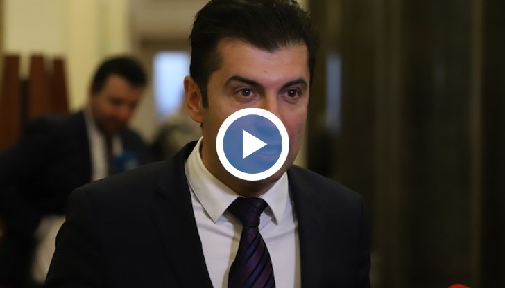 Ще ходя по земята, ще говоря с хората. Ще ме виждате често по тротоарите на София, обеща новият премиер