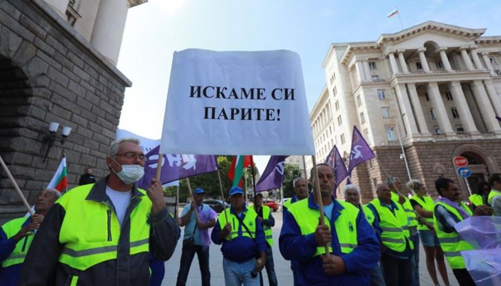 Работници на "Автомагистрали-Черно море" и "ИСА 2000" ЕООД ще настояват за парите си пред МРРБ