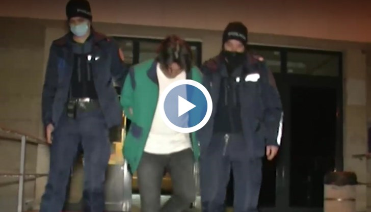 Историята е интересна, защото куриерът се опитва да избяга с парите, но самите измамници, изработили престъплението, го издават