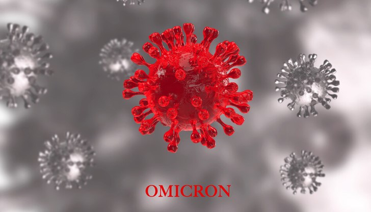 Щамът "Омикрон" е доста заразен, така че от него могат да се разболеят както тези, които са имали коронавирус, така и тези, които са били ваксинирани
