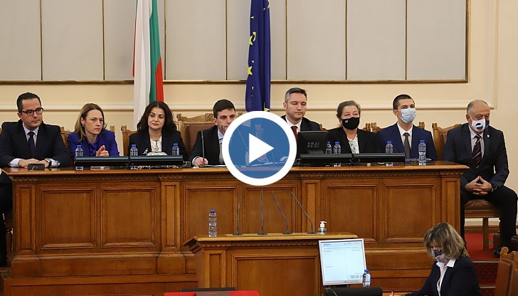 „Успех ви желая. Смятам, че ще катастрофирате тежко, но сте предупредени”, заяви от трибуната Десислава Атанасова