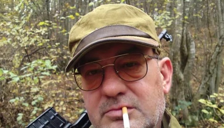 Възторженият комсомолец на ГЕРБ, целунал ръката на Главатаря, е ярко доказателство, че обичаите ни са неизкореними и следват неотклонно и безпощадно и младите, и старите управници Възторженият комсомолец на ГЕРБ, целунал ръката на Главатаря, е ярко доказателство, че обичаите ни са неизкореними и следват неотклонно и безпощадно и младите, и старите управници