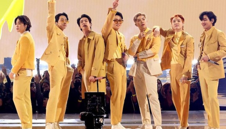 Трима от членовете на кей-поп супергрупата Би Ти Ес са се заразили с новия коронавирус след пребиваване в чужбина Трима от членовете на кей-поп супергрупата Би Ти Ес са се заразили с новия коронавирус след пребиваване в чужбина