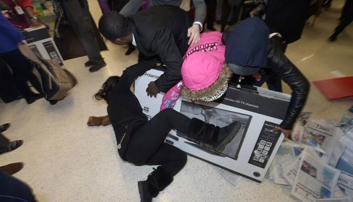 Намаленията винаги са придружени от истерия, поне по някои точки на света