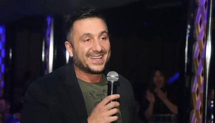 Институциите съсипали колата на певеца Институциите съсипали колата на певеца