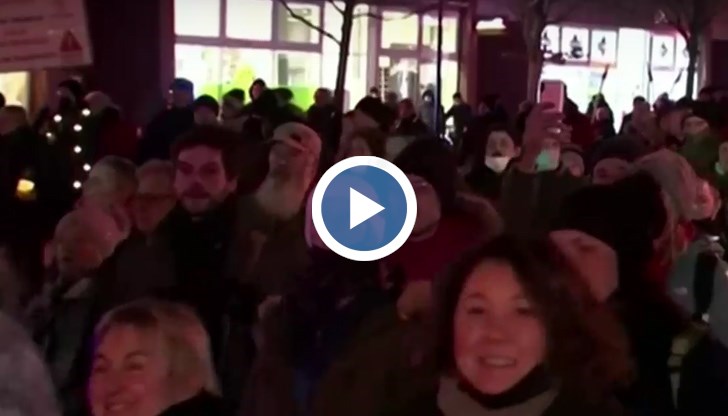 Демонстрацията премина при мащабно полицейско присъствие, като до насилие не се стигна