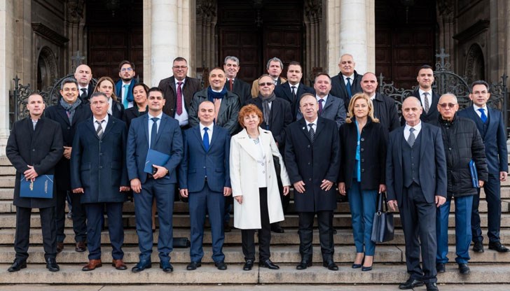 Слави Трифонов пък изобщо не е подал декларация като народен представител в 45-ия парламент