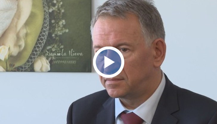 Според Кацаров учениците от 8 до 12 клас биха могли да се тестват и с тестове за възрастни.