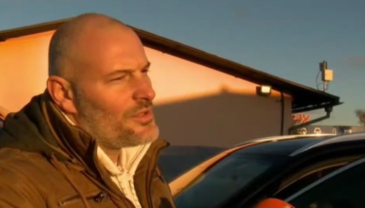 Клонирането означава създаване на абсолютно копие - близнак на оригиналния автомобил. Това включва марка, цвят, документи, регистрационно табели, пренабиване на номера на рамата Клонирането означава създаване на абсолютно копие - близнак на оригиналния автомобил. Това включва марка, цвят, документи, регистрационно табели, пренабиване на номера на рамата