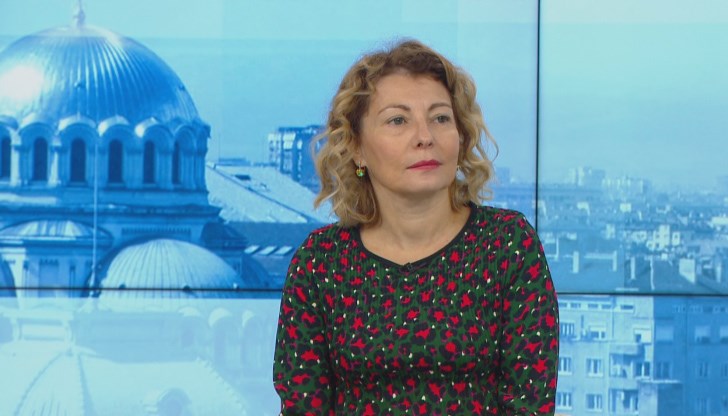 "При ваксинирането с "Астра Зенека" имаше изнесени случаи за съдови тромбози, но мога да ви кажа, че в болницата не е имало нито едно сериозно съдово усложнение след ваксиниране", каза д-р Рада Прокопова "При ваксинирането с "Астра Зенека" имаше изнесени случаи за съдови тромбози, но мога да ви кажа, че в болницата не е имало нито едно сериозно съдово усложнение след ваксиниране", каза д-р Рада Прокопова