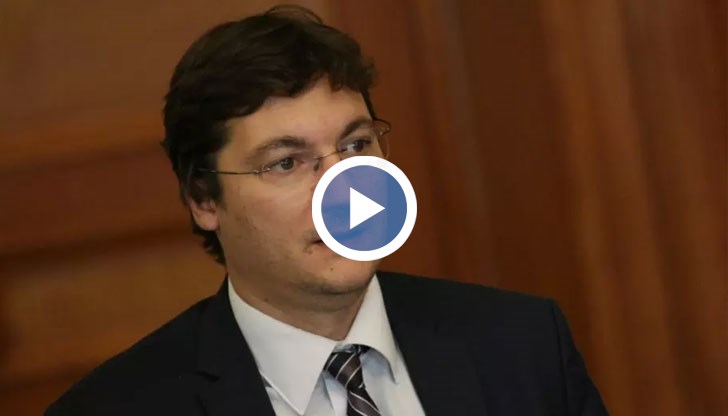 По думите му той се чувства длъжен да участва в лидерската битка за партията си